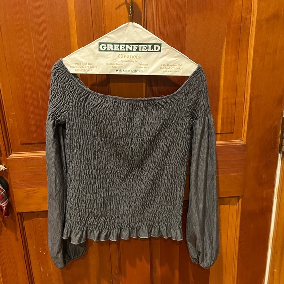 NWOT Kirious Off the Shoulder Smocked Top - Picture 4 of 12